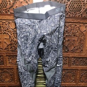 Like New Women’s Nike Pro Dri Fit Capris
